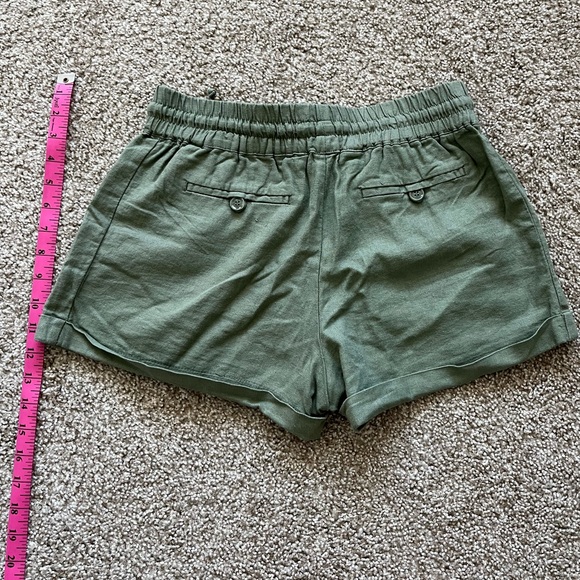 Olive green linen shorts - Picture 2 of 6